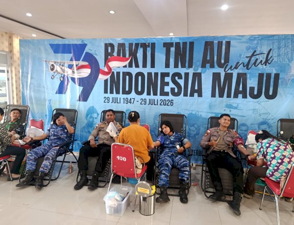 Perkuat Sinergitas TNI POLRI: Personel Polsek Maulafa Donor Darah Sambut Hari Bakti TNI AU ke-79 di Lanud El Tari.