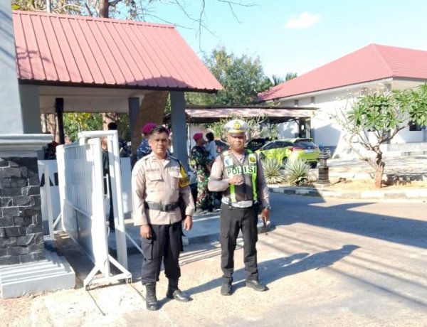 Bhabinkamtibmas Namosain Amankan Jalan Santai Festival Budaya, Wujudkan Kegiatan Masyarakat Berlangsung Aman dan Tertib.