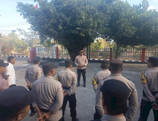Pimpin Apel Pagi, Kapolsek Petterson Riwu Ingatkan Personel soal Pelayanan Prima dan Hindari Pelanggaran.