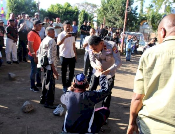Ritual Bau Lolon Satukan Dua Kampung, Kapolda NTT Dorong Perdamaian Jadi Komitmen Bersama.