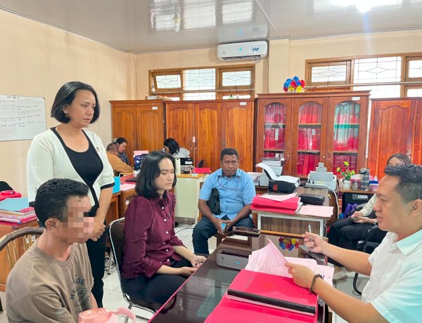 Tahap II Kasus Pembunuhan di Alak, Penyidik PPA Satreskrim Polresta Kupang Kota Serahkan Tersangka dan Barang Bukti ke Jaksa.
