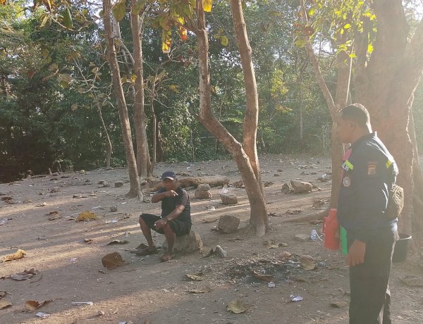 Judi Sambung Ayam Marak di Bantaran Kali Airnona, Pemilik Tanah Tegas Larang Aktivitas Perjudian.