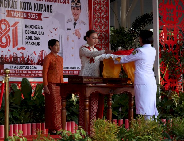Semangat Kemerdekaan, Wakapolresta Kupang Kota Hadiri Penurunan Sang Merah Putih.
