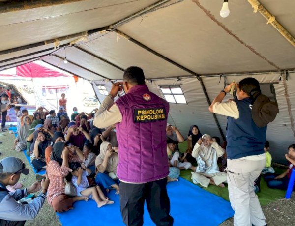 Polda NTT Hadir untuk Warga Terdampak Gempa Sikka, Gelar Terapi USEFT.