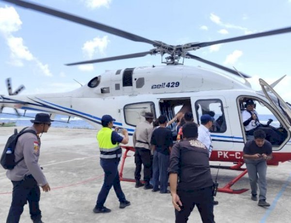 Tembus Jalur Udara, Polri Evakuasi Dua Warga Palue: Lansia Korban Reruntuhan dan Ibu Hamil Siap Bersalin.