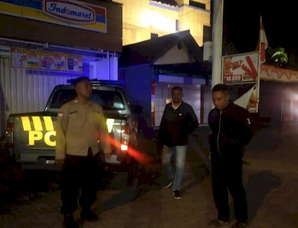 Patroli Rutin Polsek Kota Raja, Polisi Hadir Hingga Dini Hari Jaga Kamtibmas dan Kenyamanan Warga.