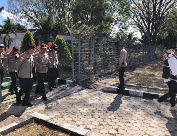 Kapolresta Kupang Kota Antar Keberangkatan Kapolda NTT ke Maumere, Pastikan Penanganan Korban Gempa Flores.