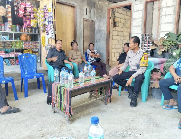 Bhabinkamtibmas Fatululi Selesaikan Salah Paham Warga, Berakhir Damai.