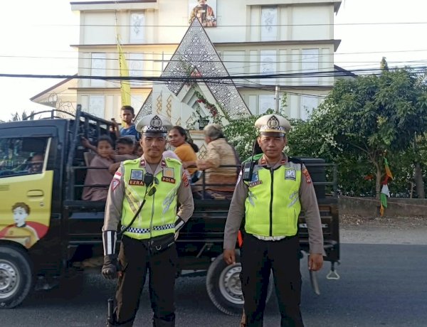 Personel Lantas Polsek Maulafa Laksanakan Pengamanan, Ibadah Minggu di Gereja St. Yosep Pekerja Penfui Berjalan Lancar.