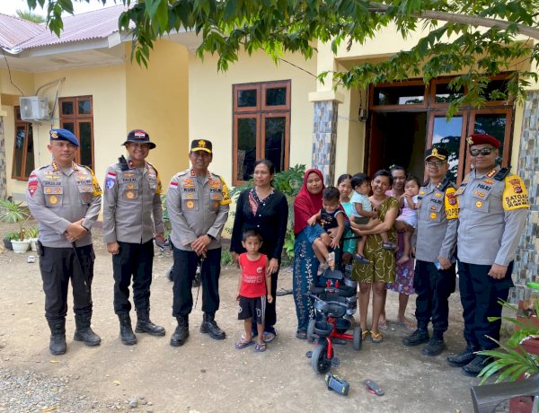 Di Tengah Luka Gempa, Kapolda NTT Hadir Menguatkan Keluarga Besar Polres Nagekeo.