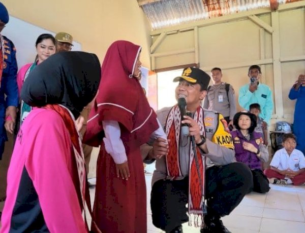 Kapolda NTT Resmikan Revitalisasi MI Al-Hidayah di Pulau Kukusan, Salurkan Bantuan Pascagempa.