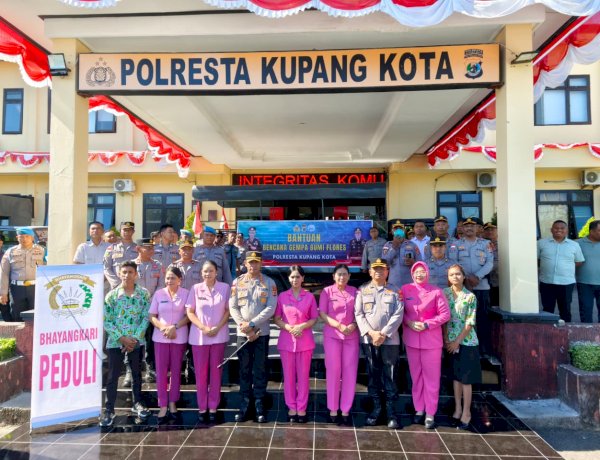 Duka Flores Duka Bersama, Polresta Kupang Kota Salurkan Tiga Ton Beras untuk Korban Gempa.