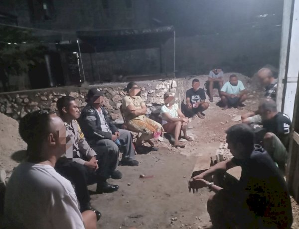 Kedepankan Musyawarah, Bhabinkamtibmas Oepura Damaikan Perselisihan Warga.
