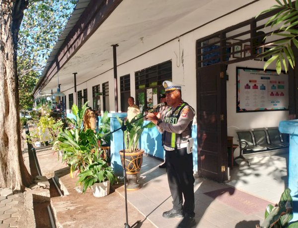 Tanamkan Nilai Kebangsaan dan Tertib Berlalu Lintas, Kanit Lantas Polsek Alak Ajak Pelajar Jauhi Bullying dan Narkoba.