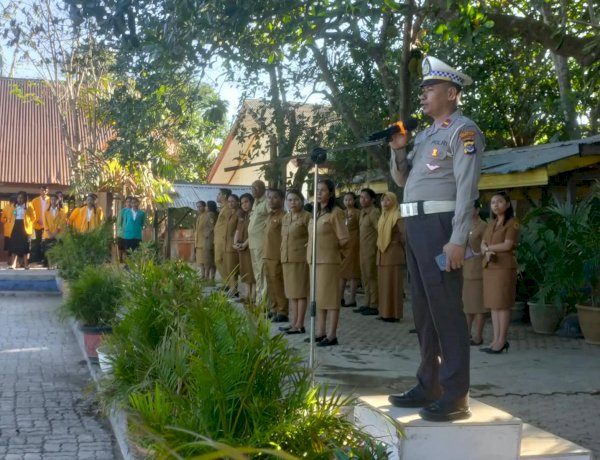 Jadi Pembina Upacara di SMPN 3 Kupang, Kanit Lantas Polsek Maulafa Ajak Pelajar Jauhi Kenakalan Remaja dan Tertib Berlalu Lintas