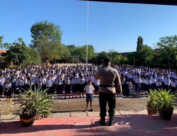 Satbinmas Polresta Kupang Kota Edukasi Pelajar SMPN 5, Tekankan Disiplin dan Jauhi Pergaulan Negatif.