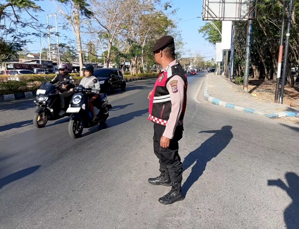 Pengabdian di Pagi Hari, Samapta Polresta Kupang Kota Ciptakan Lalu Lintas yang Aman.