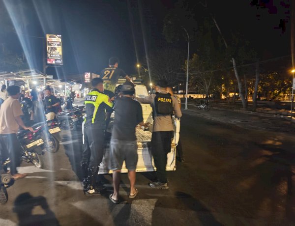 Respons Cepat Laka Lantas Saat Patroli Malam, Korban Dievakuasi ke Rumah Sakit.
