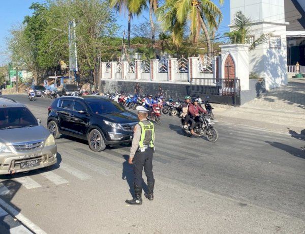 Minggu Pagi, Satlantas Polresta Kupang Kota Hadir Amankan Ibadah dan Tertibkan Lalu Lintas di Sejumlah Gereja.