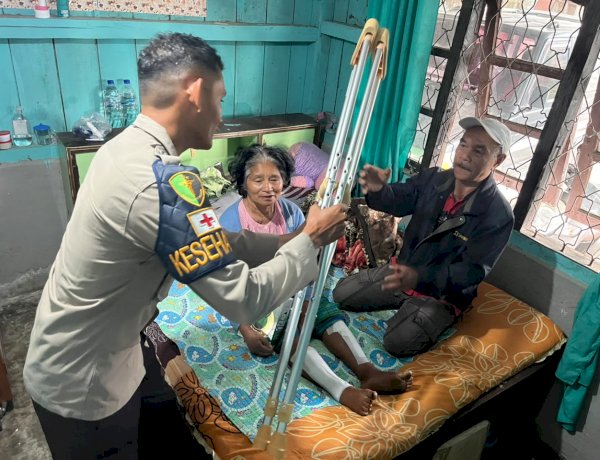 Wujud Kepedulian Polri, Divhumas Polri Salurkan Bantuan Kemanusiaan Bagi Warga Terdampak Gempa di Manggarai.
