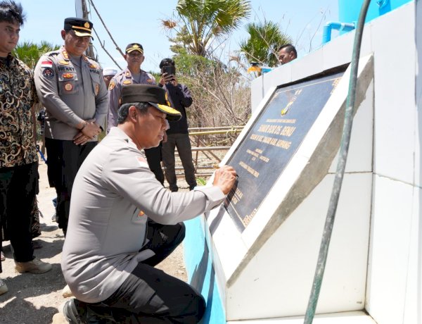 Disambut Tangis Haru Masyarakat Desa Benu Takari, Kapolda NTT Resmikan Sumur Bor di Desa Benu.