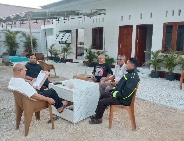 Bhabinkamtibmas Namosain Sambangi Warga, Dukung Komunikasi Humanis untuk Pembangunan Kampung Nelayan