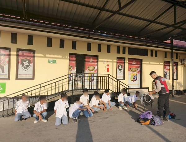 Gerak Cepat Polresta Kupang Kota Amankan Tawuran Pelajar SMKN 3, Belasan Siswa Digelandang ke Mapolresta.