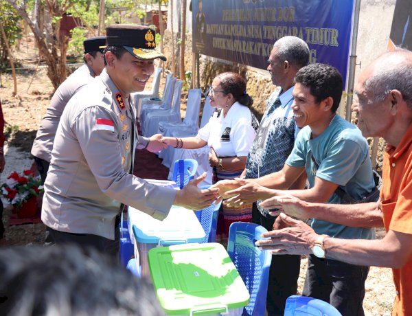 Tak Hanya Sumur Bor, Kapolda NTT Juga Bawa Bantuan untuk Warga Bello.
