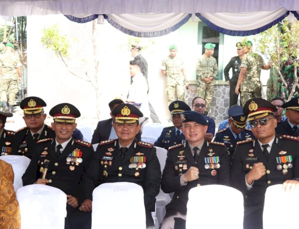 Kapolresta Kupang Kota Hadiri Upacara HUT TNI, Perkuat Sinergi TNI-Polri di Kota Kupang.