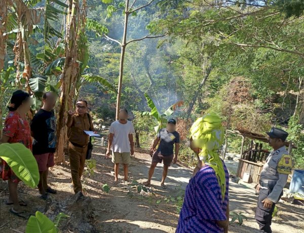 ‎Bhabinkamtibmas dan Lurah Fontein Tertibkan Limbah Ternak, Warga Diminta Gunakan Septic Tank.
