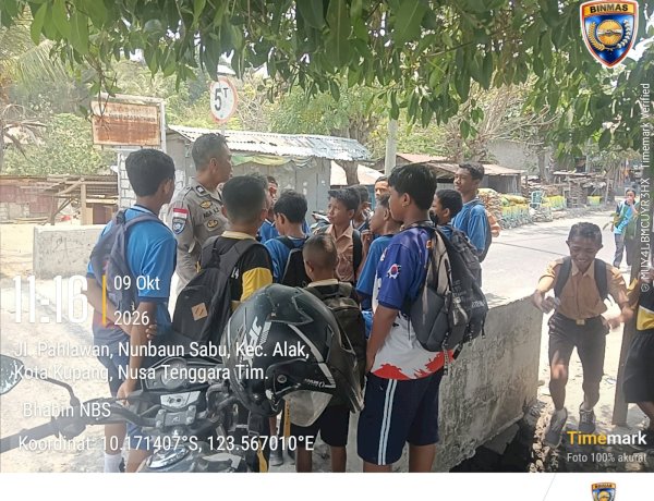 Cegah Tawuran Pelajar, Bhabinkamtibmas Nunbaun Sabu Rangkul Sekolah dan Ajak Siswa Pulang, Wujudkan Generasi Muda yang Aman.