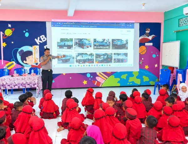 Cegah Kekerasan Sejak Dini, Polsek Maulafa Sosialisasi Sekolah Aman dan Nyaman di TK Darul Hijrah Kolhua.