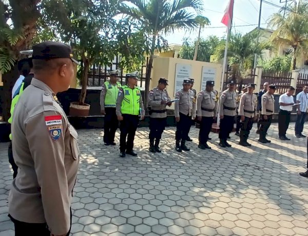 Pimpin Apel Pagi, Kapolsek Kota Raja AKP Leyfrids Mada Tekankan Disiplin Personel dan Evaluasi Pelaksanaan Tugas.