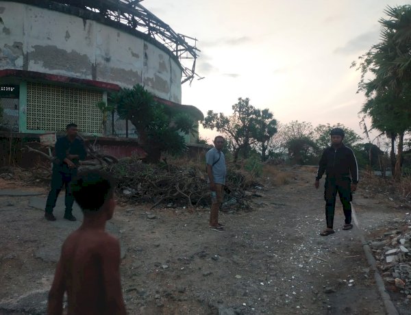 Responsif Terima Aduan 110, Polsek Kota Raja Bubarkan Dugaan Tawuran Pelajar di Gedung Olahraga Kuanino.