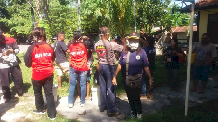 Polsek Oebobo Gandeng KBPPP Lakukan Gerakan Bakti Sosial Peduli Covid-19 Dengan Membagikan Masker Kepada Warga