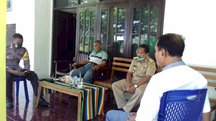 Berikan Himbauan Bahaya Virus Corona Bhabinkamtibmas Bersama Lurah Bakunase II Sambang Warga Binaan