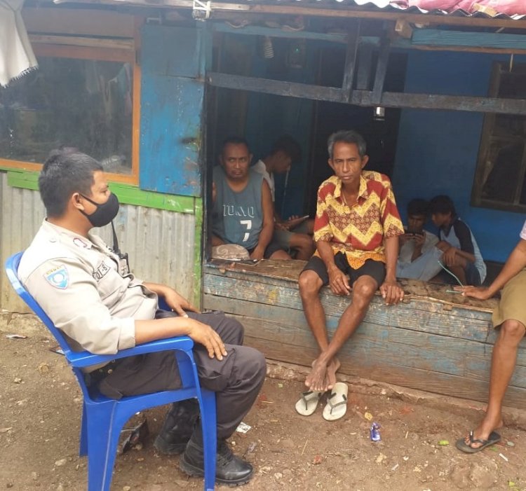 Sambangi Warga, Bhabinkamtibmas Kelurahan Oebobo Himbau Warga Binaan Laksanakan Protokol Kesehatan