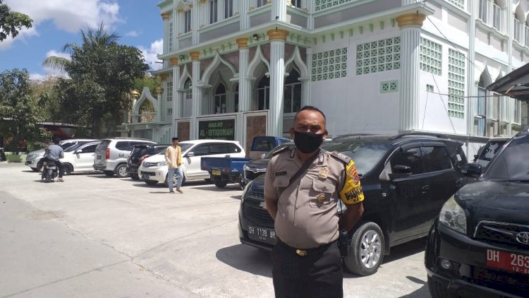 Pam Sholat Jumat Bhabinkamtibmas Berikan Pelayanan Terbaik