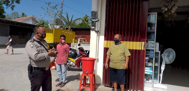 Bhabinkamtibmas Berikan Himbauan kepada Warga,Dalam Rangka Operasi Yustisi