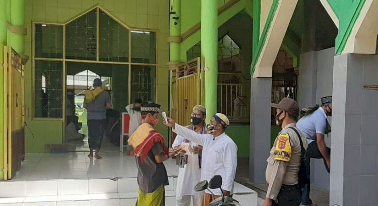 Cegah Virus Corona, Babinkamtibmas Naikoten 1 Pantau Kegiatan Ibadah