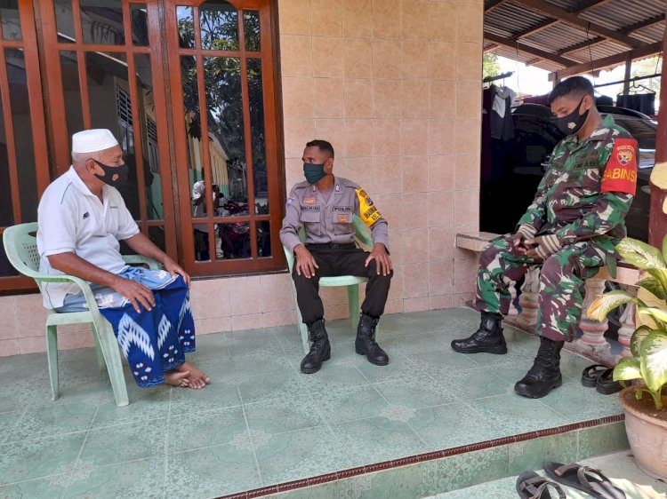 Cegah Penyebaran Virus Covid-19, Bhabinkamtibmas Bersama Babinsa Kelurahan Oesapa Sambang Tokoh Agama