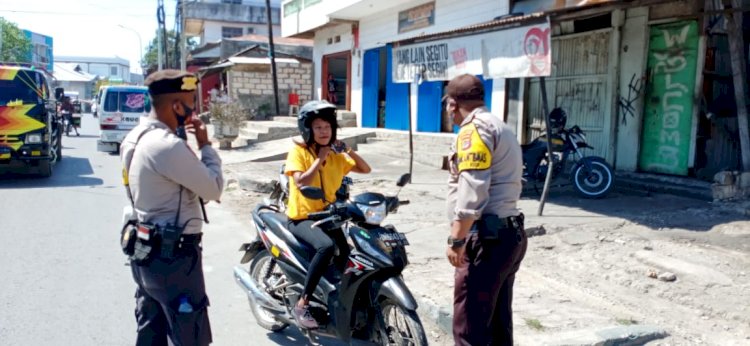 Lawan Covid 19, Bhabinkamtibmas Polsek Maulafa Laksanakan Operasi Yustisi Penertiban Penggunaan Masker