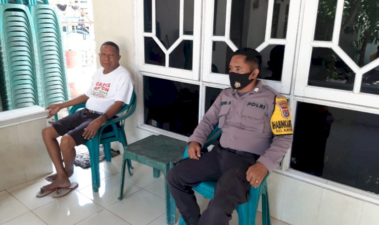 Mempererat Tali Silahturahmi, Bhabinkamtibmas Kelurahan Kayu Putih Sambang  Tokoh Adat