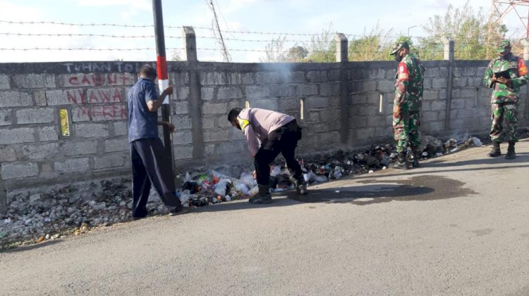 Ciptakan Lingkungan Sehat, Bhabinkamtibmas dan Babinsa Kerja Bakti Bersama Warga Binaan