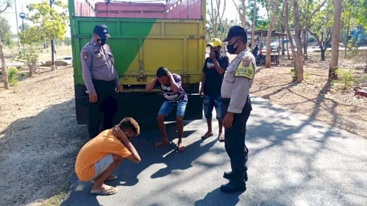 Operasi Yustisi, Bhabinkamtibmas Kelurahan Fatukoa Laksanakan Pendisiplinan Protokol Kesehatan