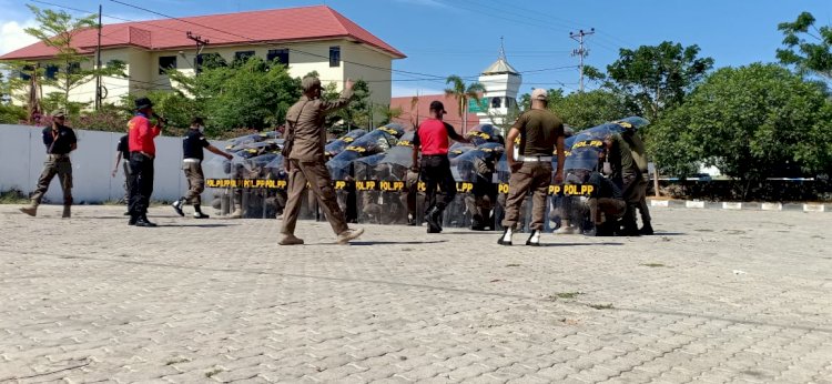 Satbinmas Polres Kupang Kota Berikan Materi Latihan Dalmas kepada Anggota Satpol PP