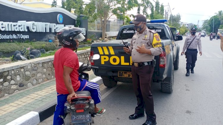 Cegah Penyebaran Virus Corona Bhabinkamtibmas Keluruhan Kolhua Laksanakan Operasi Yustisi Penertiban Penggunaan Masker