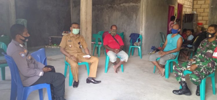 Bhabinkamtibmas Bersama Babinsa dan Lurah Oebufu Sambangi Tokoh Masyarakat Himbau Kamtibmas dan Pencegahan Virus Corona