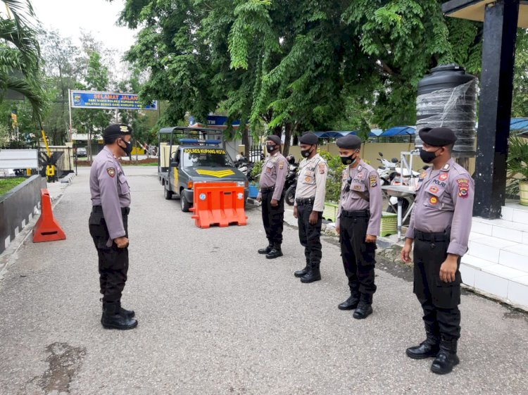 Jelang Natal Dan Tahun Baru, Satuan Sat Sabhara Polres Kupang Kota Laksanakan Patroli Himbau Tetap Taati Protokol Kesehatan Di Pertokoan