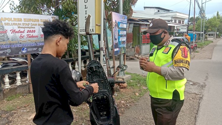 Jelang Natal Dan Tahun Baru 2021, Bhabinkamtibmas Polsek Maulafa Laksanakan Operasi Yustisi Penertiban Penggunaan Masker